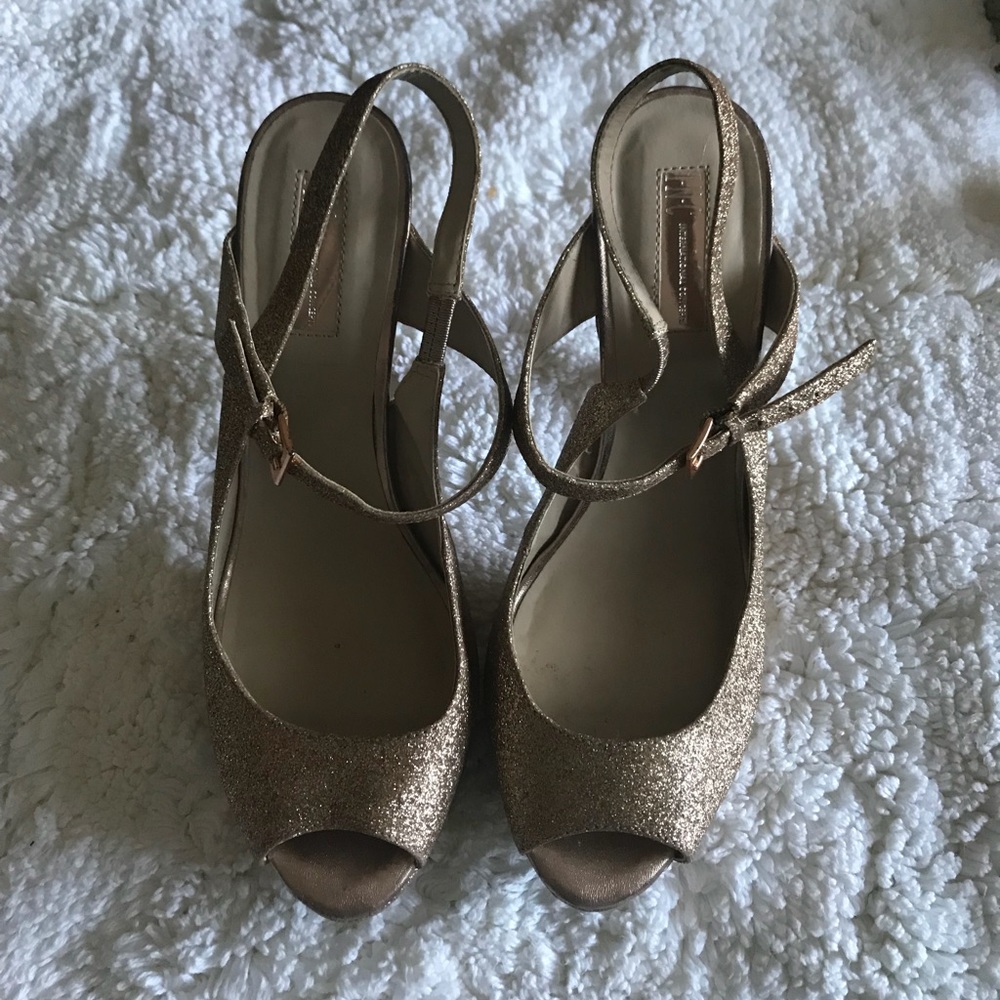 Ladies gold glittery heels